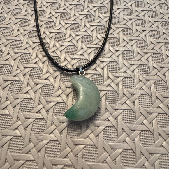 Elegant Green Aventurine Crescent Pendant Necklace - Picture 3 of 4